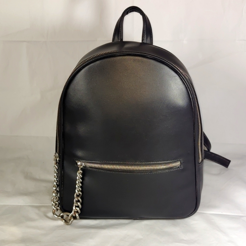 Lionel LA Black Backpack in Synthetic Leather with a Thick Chain